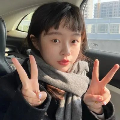 戴脚镣的女孩